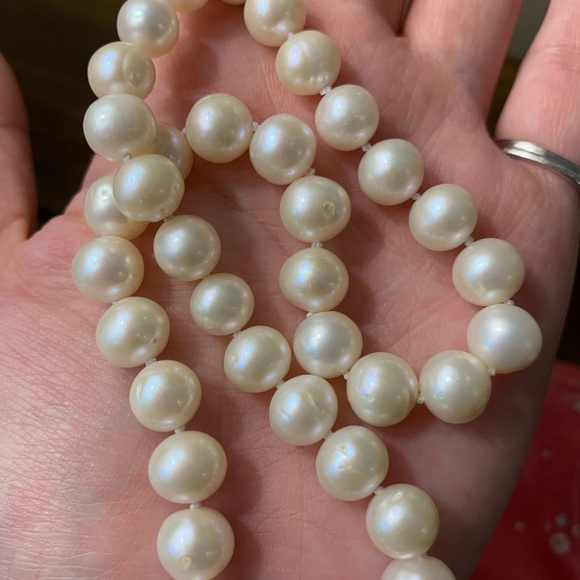 Pearl Necklace - Picture 4 of 5